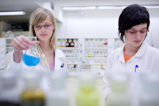 two female researchers carrying out research in a chemistry lab