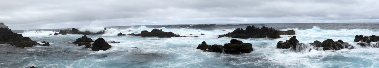 Brandung bei Biscoitos - Terceira