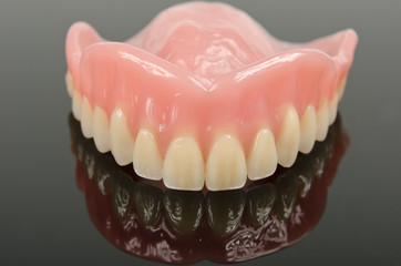 Zahnprothese auf Acryl