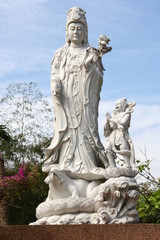 Fototapeta na wymiar Biały marmur Quan Yin Statue