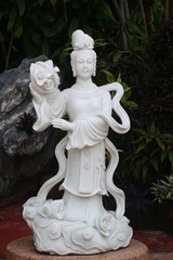 Fototapeta na wymiar Statua marmur Quan Yin