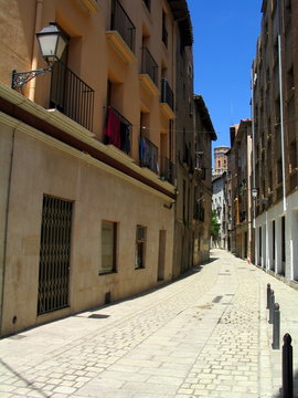 Calle de Tudela, ciudad historica de Navarra - Iruña en  España