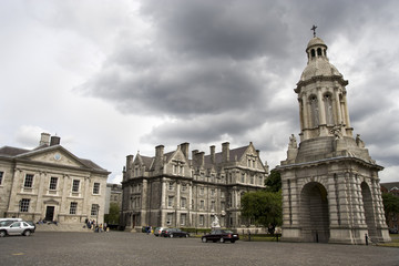 Fototapeta na wymiar Trinity College w Dublinie