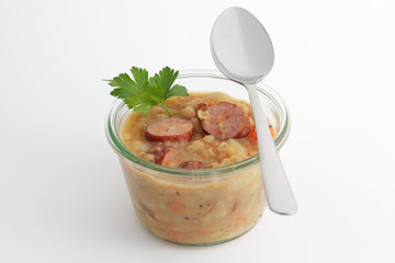 Bohneneintopf mit Mettwurst