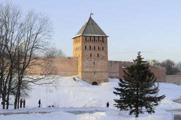 Вид на дворцовую башню кремля Великого Новгорода