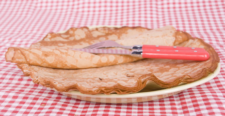 assiette et crêpes au froment - chandeleur