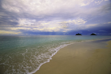 Obraz premium dusk on the windward side of oahu on lanikai beach