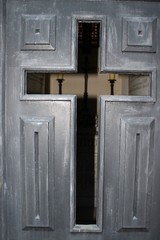 Porte d'un caveau du cimetière du Père Lachaise à Paris	