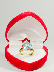 anello oro e acquamarina