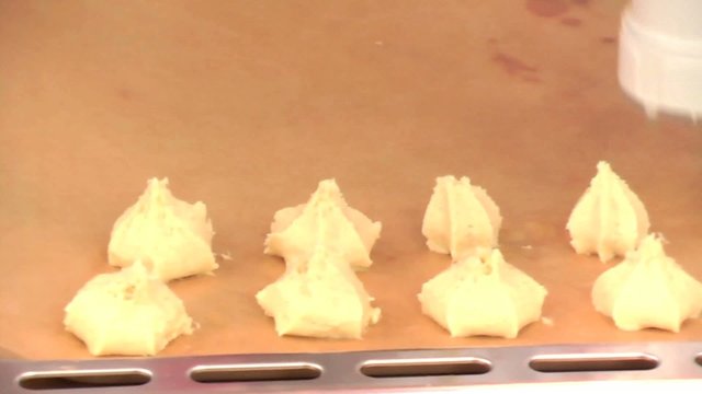 kids baking cookies