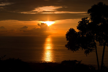 Fototapeta na wymiar Sunset over Keauhou Bay