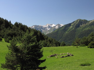 Fototapeta na wymiar Wysokie Pireneje francusko-hiszpański; Midi-Pyrénées
