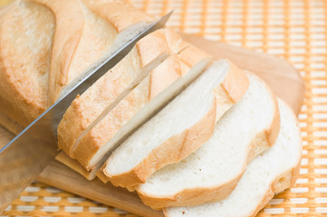 Bread cutting to slices