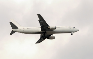 Fototapeta premium Biały samolot odrzutowy