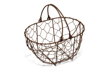 panier perc&eacute; en fil de fer