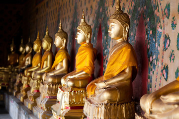 bouddha statue wat arun, Bangkok, Thaïlande - obrazy, fototapety, plakaty