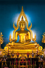 statue bouddha doré