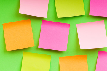 Fototapeta premium Reminder notes on the bright colorful paper