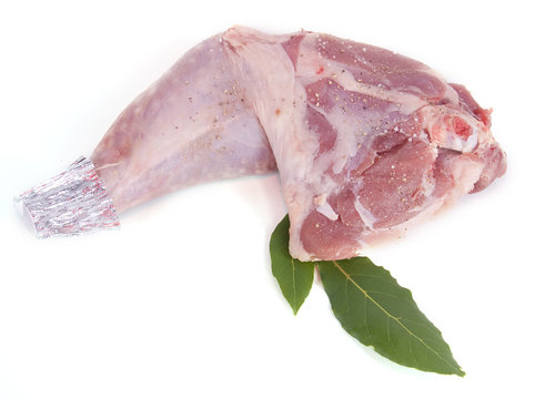 cuisse de dinde sur fond blanc