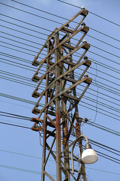 alter Strommast