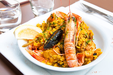 spanish food paella
