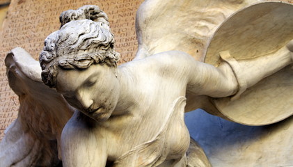 statua di angelo custode