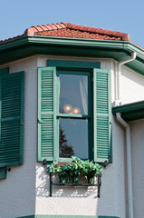 フラワーボックスのある窓