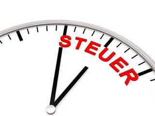 Es ist Zeit f&uuml;r die Steuer, sagt die Uhr