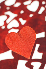coeur rouge sur fond de coeurs