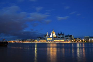 Obraz na płótnie Canvas Budynek parlamentu w Budapeszcie