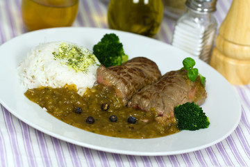 Rinderroulade mit Reis,Brokkoli,Wacholderbeeren