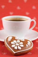 Gingerbread heart and coffee