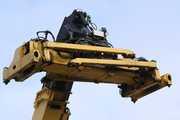 Reach Stacker mit Spreader