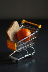 Toast und Orange im Korb d1