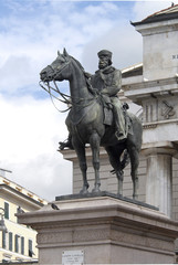 Fototapeta na wymiar Garibaldi statue, Genoa, Italy