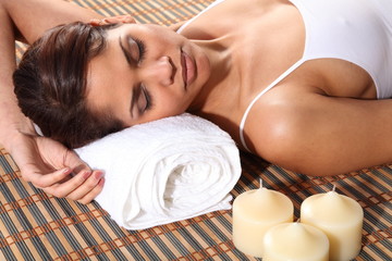 Obraz na płótnie Canvas Beautiful woman in spa on bamboo mat sleeping