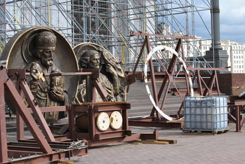 Барельефы Храма Христа Спасителя на реставрации.