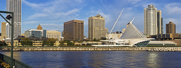 Morning panorama of Milwaukee - obrazy, fototapety, plakaty