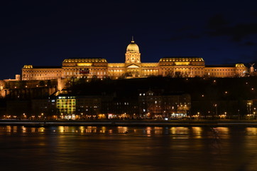 Naklejka na ściany i meble Budapest, Buda castle on Danube River by night