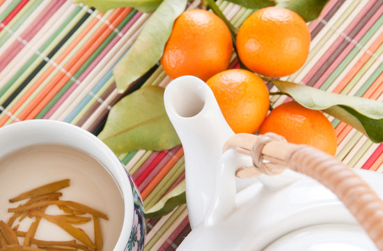 Tea pot with citrus