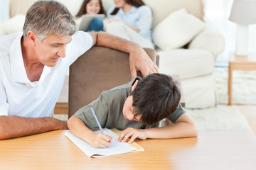 Obraz premium Father helping his son with his homework