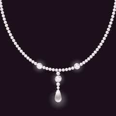 Pearl necklace with a shiny coulomb in form of drop