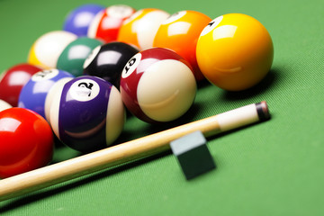 Billiard balls, cue on green table! - obrazy, fototapety, plakaty
