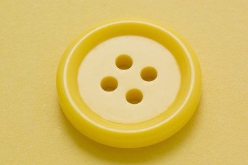 黄色のボタンのアップ