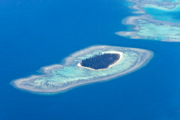 Fototapeta na wymiar Wyspa z powietrza - Nowa Kaledonia