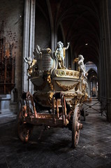 Car d'Or - gilded dray