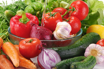 Composition with raw vegetables with splashes of tap water