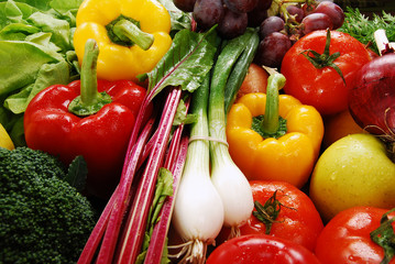 Composition with raw vegetables