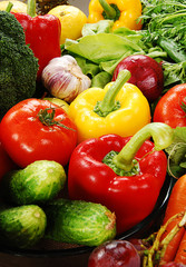 Composition with raw vegetables