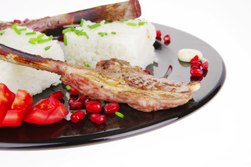 grilled ribs with rice and tomatoes